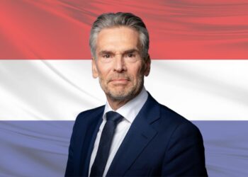 Premier Schoof zaostril protokole na sejah vlade: Brez telefonov in pametnih ur