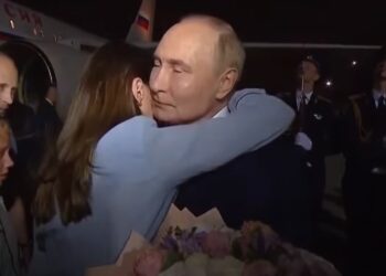 Iz ljubljanskih Črnuč v objem Putina: Vrnitev ruskih vohunov iz Slovenije (VIDEO)