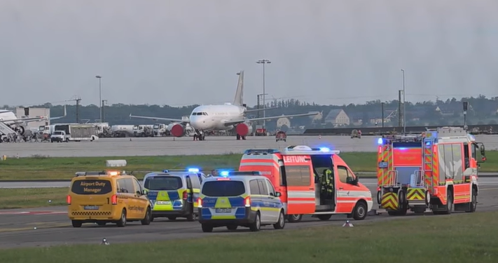 “Nevarno in neumno”: Aretirani podnebni aktivisti, ki so ustavili promet na nemških letališčih (VIDEO)