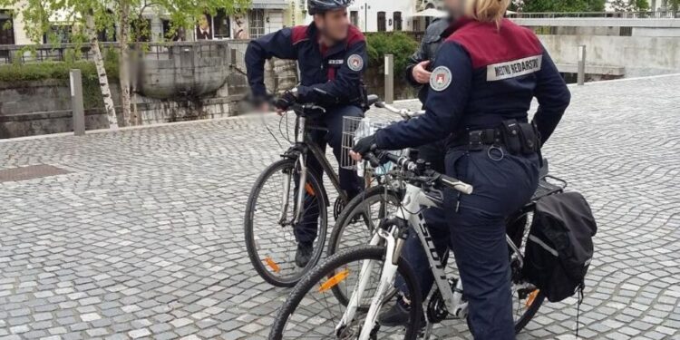 Nevarno delo občinskih redarjev: Sindikat zahteva večjo varnost in spoštovanje