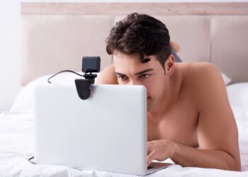 Osebni podatki na spletu: Ali se zavedamo vseh tveganj?