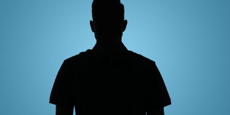 Starši pozor: Moški z brado nadlegoval mladoletnice v Marezigah