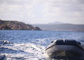 Tragična nesreča pri Hvaru: Slovenca z gumenjakom trčila v skalo, umrl 30-letnik z inicialkami J.S.