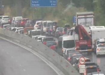 Pričakujte gnečo na cestah: Povečan promet že pred prazničnim vikendom