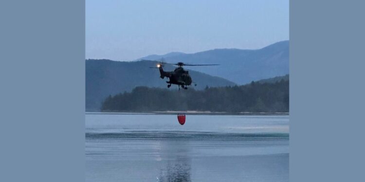 Požar pod Komno: Gašenje se bo zavleklo v noč, vključeni droni in helikopterji (FOTO, VIDEO)