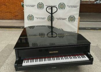 Kolumbijska policija zasegla 115 kilogramov kokaina, skritega v klavirjih (FOTO)