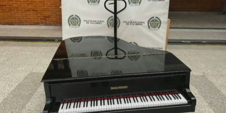 Kolumbijska policija zasegla 115 kilogramov kokaina, skritega v klavirjih (FOTO)