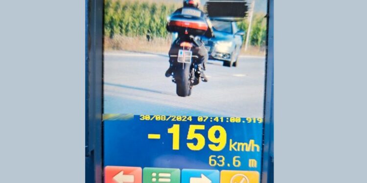 Neregistriran motor in prehitra vožnja: 60-letniku odvzeli vozniško dovoljenje (FOTO)