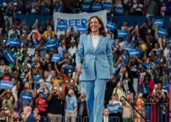 Kamala Harris uradno prejela dovolj glasov za predsedniško kandidaturo (VIDEO)