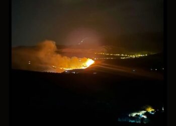 Turisti bežijo pred požarom v Dalmaciji: Odpovedi rezervacij naraščajo (FOTO)