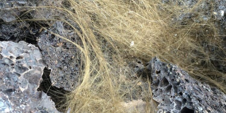 Nenavaden pojav na Islandiji: Vulkanski izbruh prinesel ‘čarovničine lase’ (FOTO)