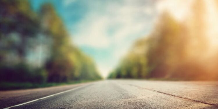 Grozljiva prometna nesreča na Viru: Prehitri voznik vzel življenje materi, otroci in oče huje poškodovani