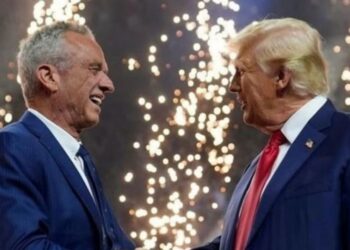 Robert F. Kennedy mlajši prekinil svojo kandidaturo in napovedal podporo Trumpu (VIDEO)