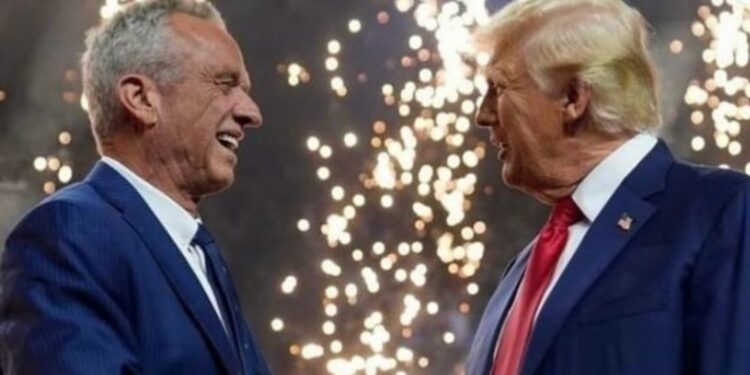 Robert F. Kennedy mlajši prekinil svojo kandidaturo in napovedal podporo Trumpu (VIDEO)