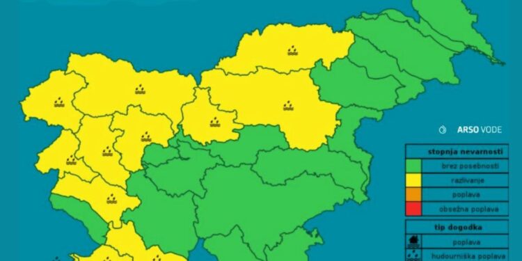 Oranžno opozorilo Arsa: Prihajajo krajevne plohe in močni nalivi