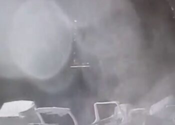 Superjahta potonila v 60 sekundah: Reševalci iščejo šesterico pogrešanih