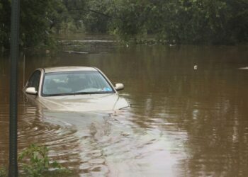 Tragedija pri Škofji Loki: 19-letnik zapeljal v reko Soro in umrl