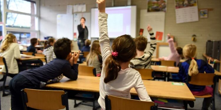 Ravnatelji v stiski: Bodo imeli dovolj učiteljev za začetek šolskega leta?