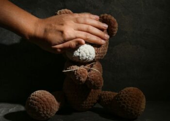 V izraelskem napadu na šolo v Gazi umrlo sedem ljudi, med njimi dva otroka