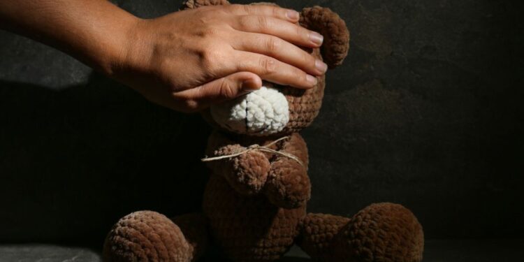 V izraelskem napadu na šolo v Gazi umrlo sedem ljudi, med njimi dva otroka