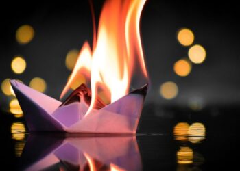 V Medulinu hoteli uničiti eno barko, ogenj zajel 34 čolnov