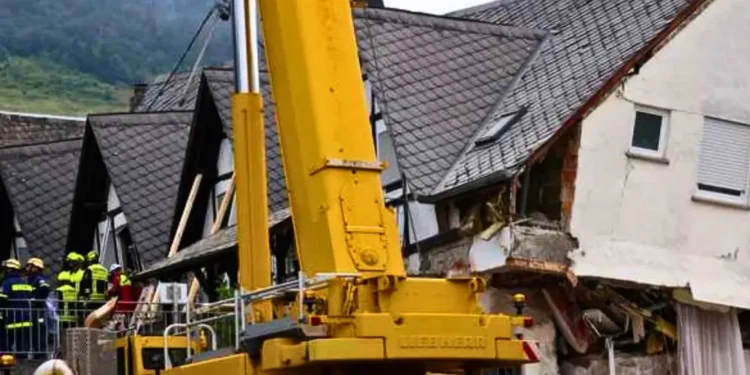Zadnjo preživelo rešili iz ruševin nemškega hotela v Krövu