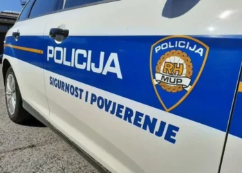 Slovenec divjal po Murterju, zaradi groženj aretiran