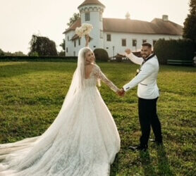 Challe Salle in Yvonne poročena: Pravljična poroka na gradu Bogenšperk