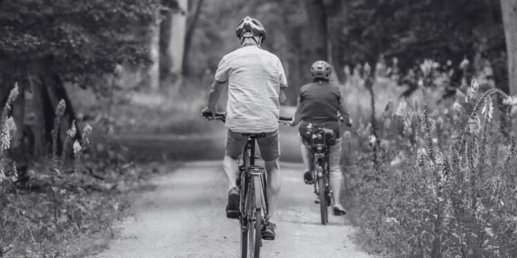 Električno kolo vzelo življenje: 51-letnik umrl po nesrečnem padcu