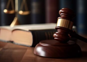 Sojenje Janši prestavljeno: Zadeva Trenta v senci pravnih zapletov