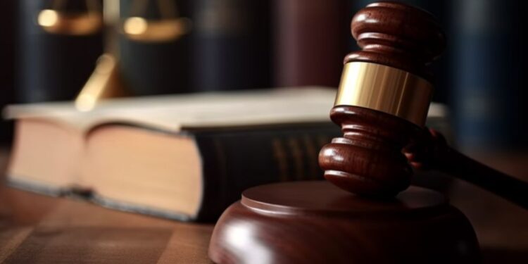 Sojenje Janši prestavljeno: Zadeva Trenta v senci pravnih zapletov