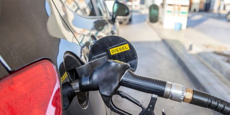 Vlada znova uvaja prispevek na dizelsko gorivo