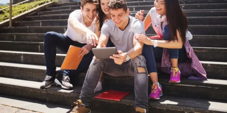 Mladi v Sloveniji ob mednarodnem dnevu mladih opozarjajo na stanovanjsko problematiko