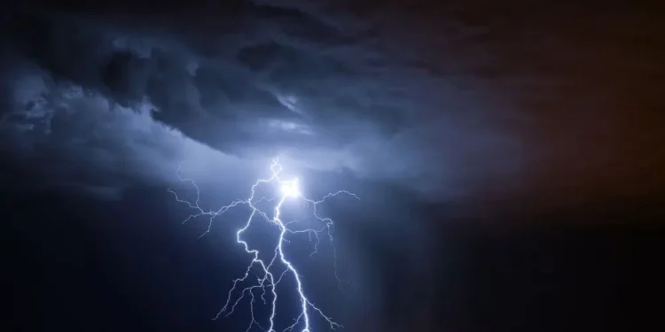 Sredino neurje povzročilo številne nevšečnosti po Sloveniji