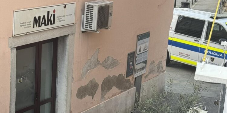 V Kopru spet oropali menjalnico (FOTO)