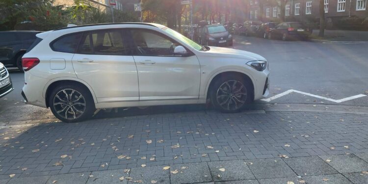 13-letni fant ukradel BMW X3: Tatvino preprečila aplikacija za sledenje