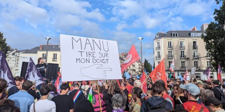 Masovni protesti v Franciji zaradi imenovanja Michela Barnierja za premierja (VIDEO)