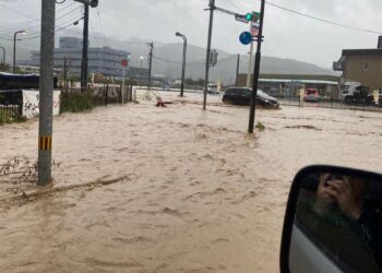 Japonska v primežu poplav: Množična evakuacija v mestih Wajima in Suzu (VIDEO)