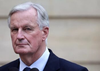 Francija dobi novo vlado: Barnier prevzel vodenje, desni premik sprožil proteste (VIDEO)