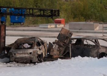 Po trku v Petrolovo črpalko odjeknila eksplozija: Ena oseba umrla, več poškodovanih (VIDEO)