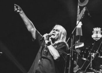 Umrl Bora Đorđević, vodilni glas skupine Riblja Čorba