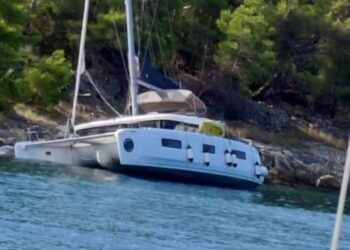 Kaotične razmere v Dalmaciji: Nevihta potopila več plovil na Braču (FOTO)