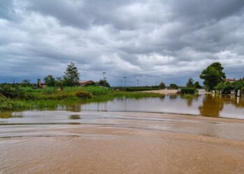 Istra in Dalmacija pod vodo: Poplave, trombi in močni vetrovi (FOTO)