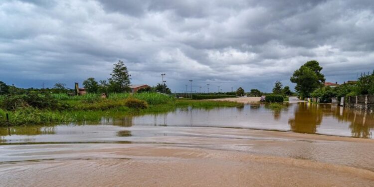 Istra in Dalmacija pod vodo: Poplave, trombi in močni vetrovi (FOTO)