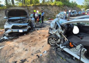 Hudo trčenje pri Obrovu: Šest poškodovanih, reševalci s tehničnim posegom rešili dve osebi (FOTO)
