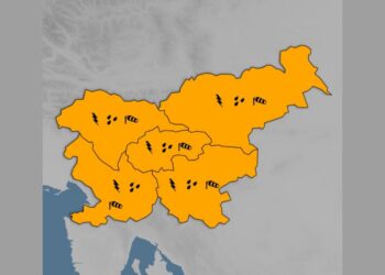Opozorilo: Vremenska fronta bo Slovenijo zajela z nalivi, ohladitvijo in snegom
