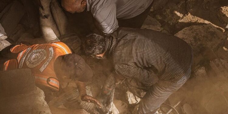 Izraelske sile spet napadle varno območje v Gazi, najmanj štirje mrtvi