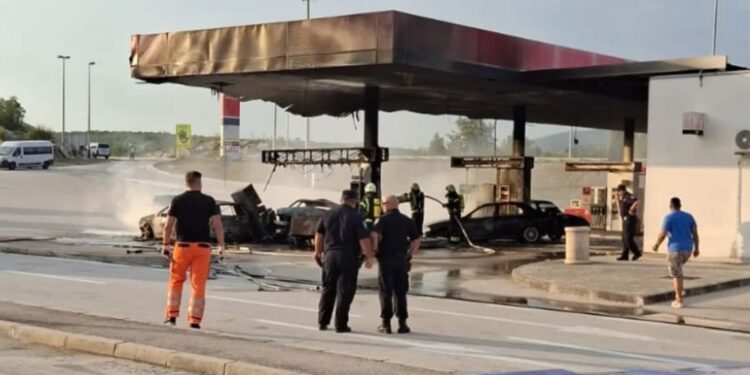 Po eksploziji na bencinski črpalki: Moški še vedno v smrtni nevarnosti