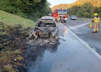 Goreče vozilo zaprlo štajersko avtocesto pred izvozom Dramlje (FOTO)