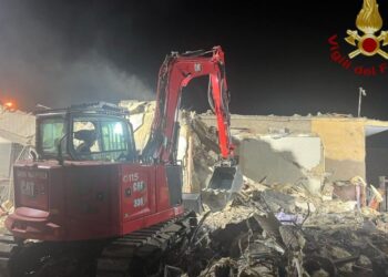 V eksploziji plina v Italiji umrla mama, babica in dva otroka, oče v kritičnem stanju (VIDEO)